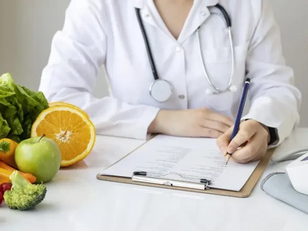 istock-_medica_nutricionista_nutrologa_widelg-1